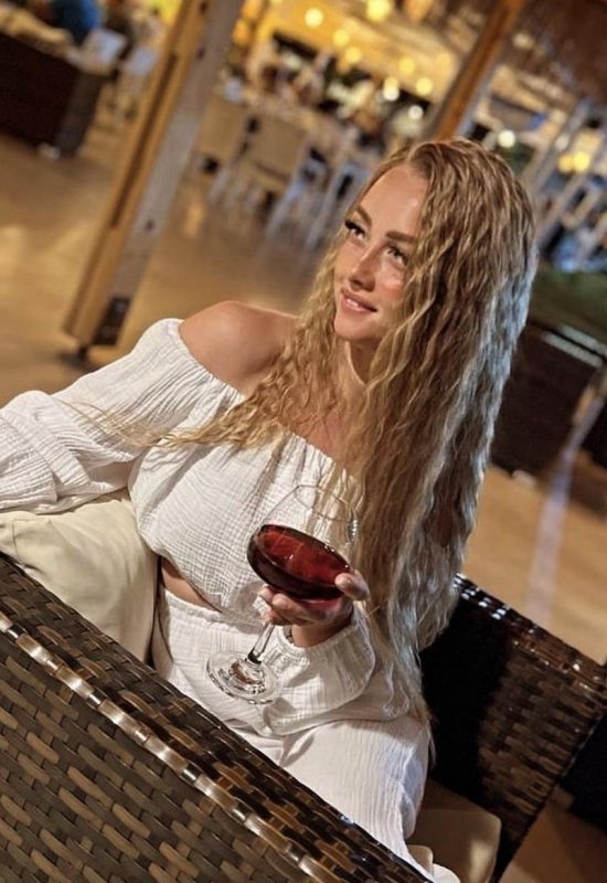Tania • 30 • Ukraine