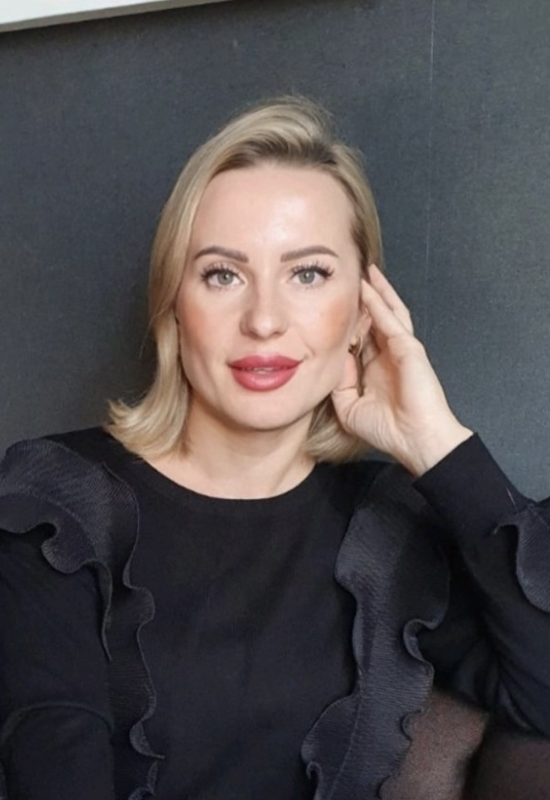 Alina • 37 • Ukraine