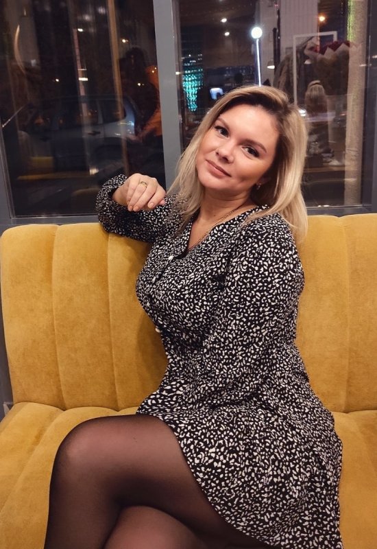 Anya • 38 • Russia