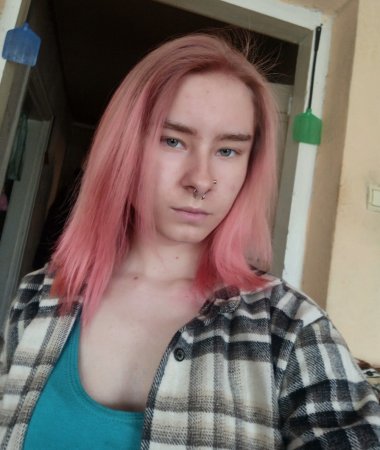 Anya, 22