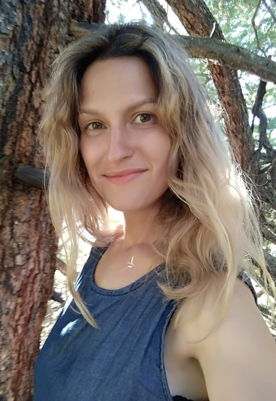 Elena • 39 • Ukraine 🇺🇦