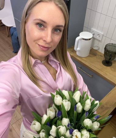 Anna, 37