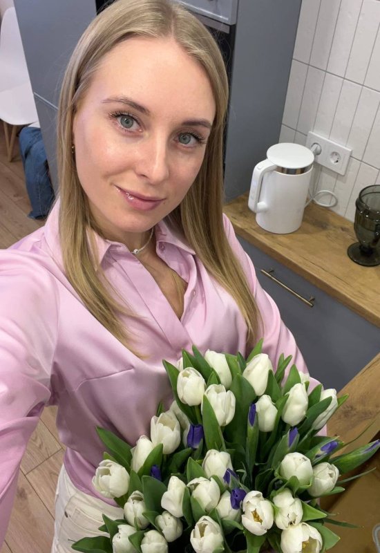Anna • 37 • Russia