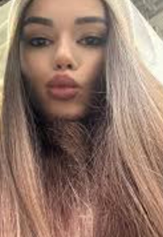 Nastya • 18 • Russie