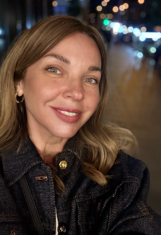 Daria • 42 • Ukraine