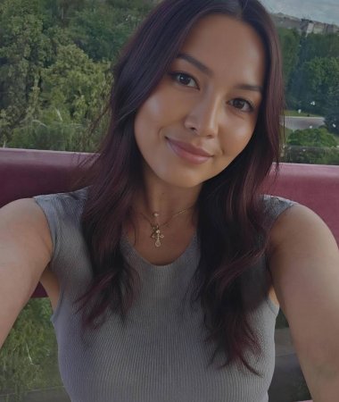 Anna, 32