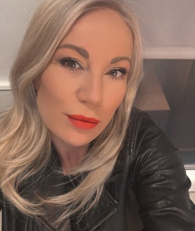 Alina, 43