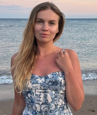 Viktoria, 33