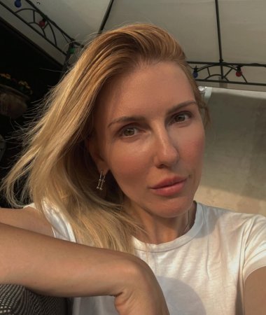 Yulia, 42