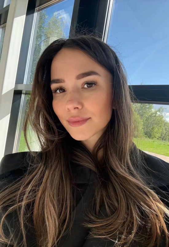 Monica • 30 • Russia