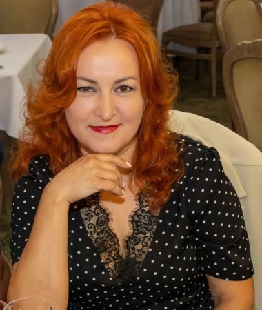 Valentina, 51