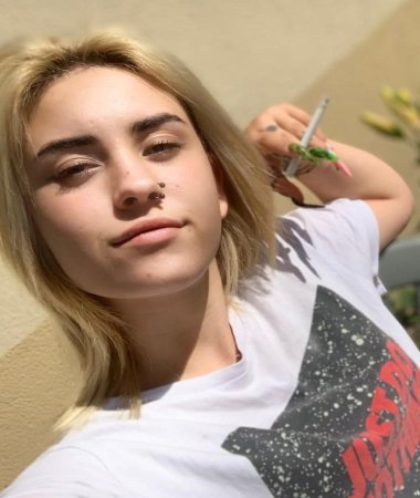 Tana, 21