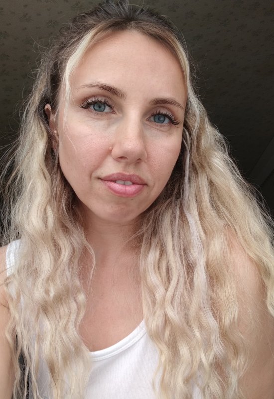 Olena • 38 • Ukraine