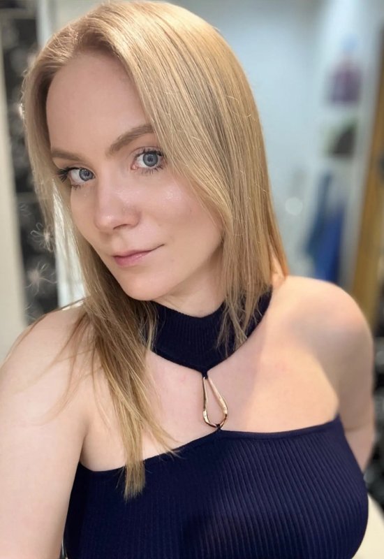 Alyona • 38 • Russia