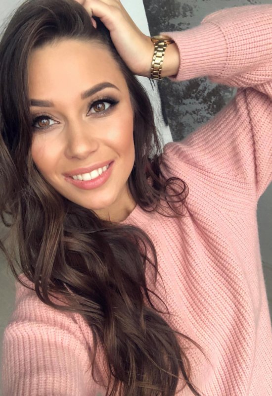 Yana • 35 • Belarus