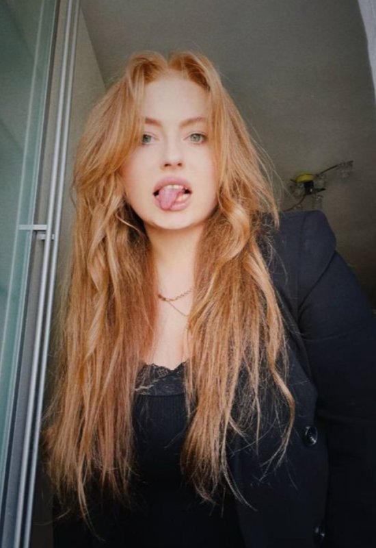 Anna • 30 • Ukraine