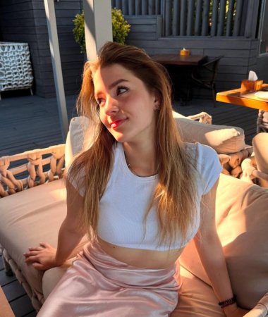 Elena, 26