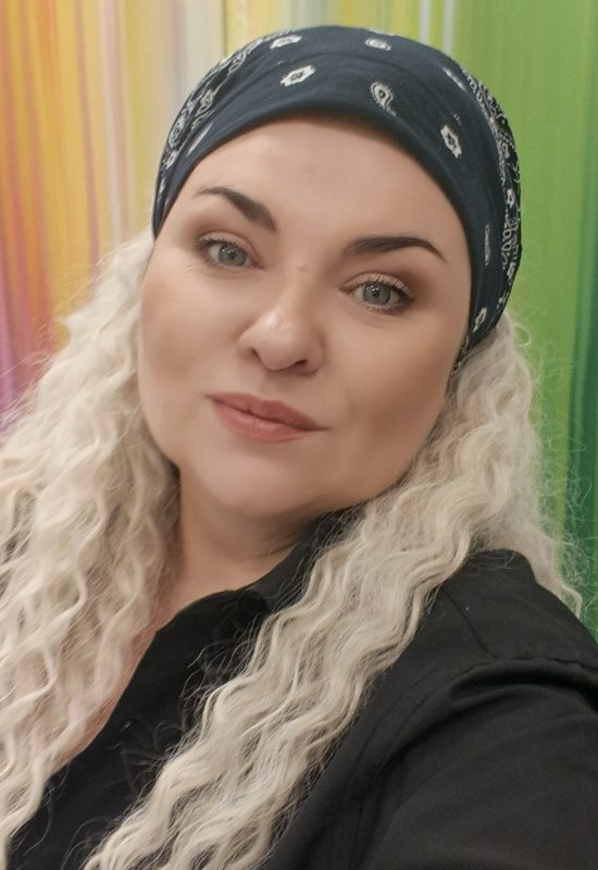 Oksana • 45 • Russia