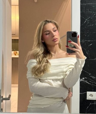 Anastasia, 24