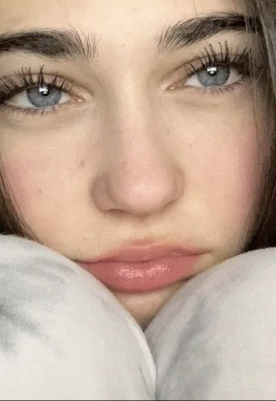 Olga • 20 • Russia