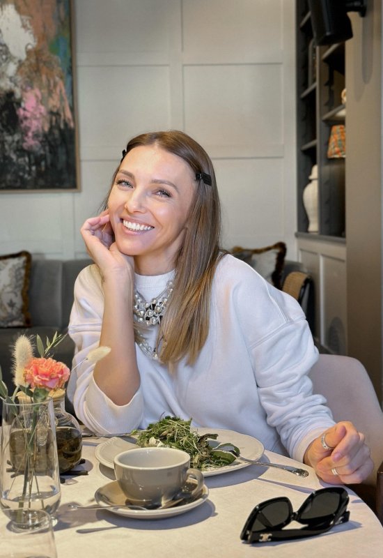 Olga • 44 • Romania