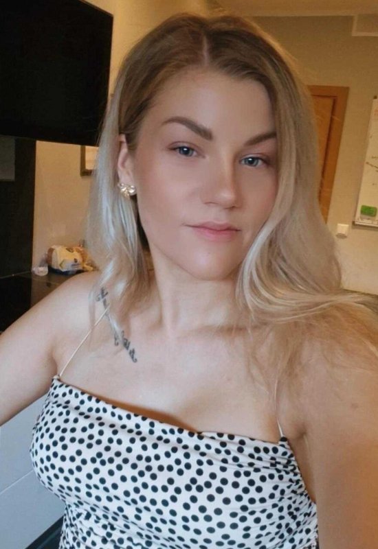 Leila • 32 • Estonia