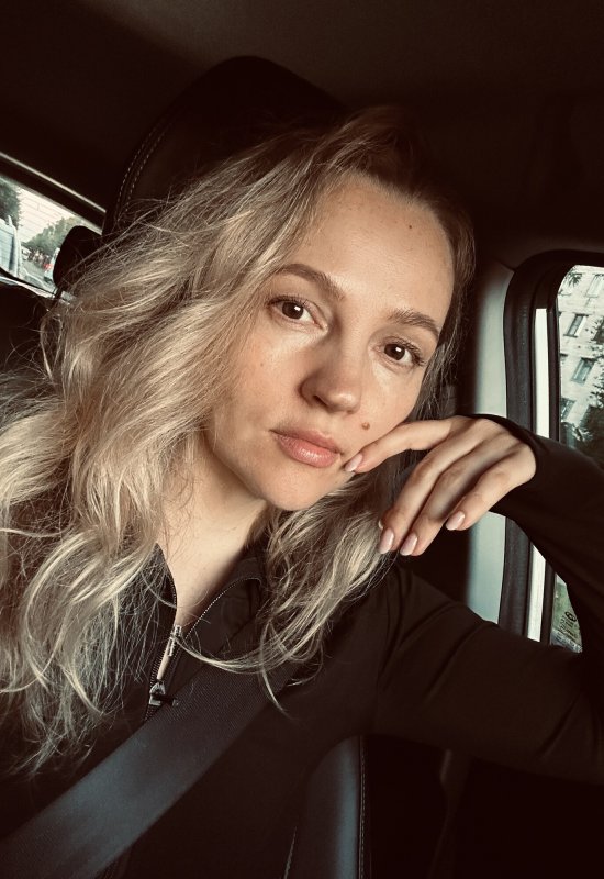 Yuliya • 44 • Russia