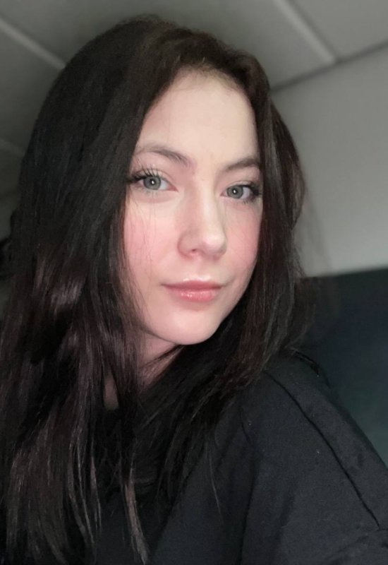 Iryna • 26 • Ukraine 🇺🇦