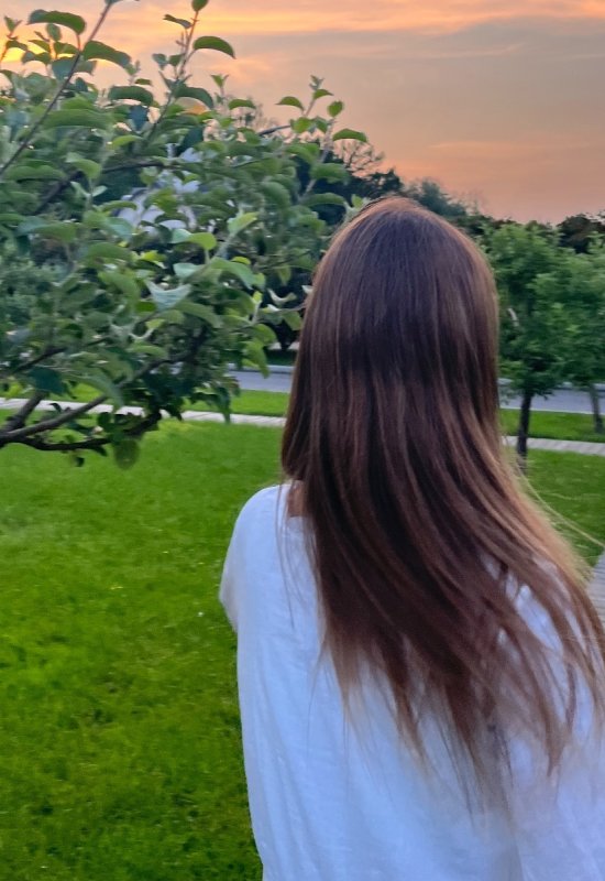 Olga • 20 • Russia