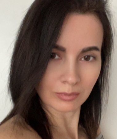 Mila, 48
