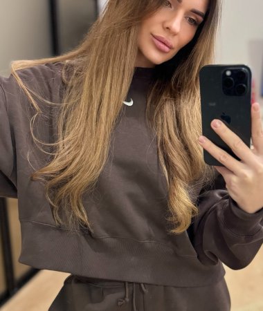 Valentina, 36