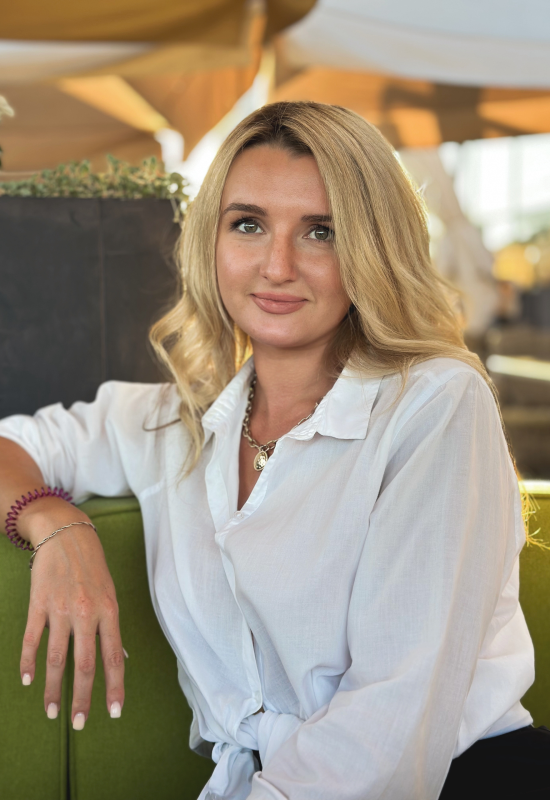 Helga • 34 • Germany