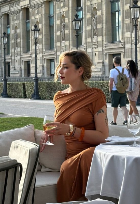 Eva • 39 • France