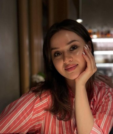 Angelina, 35