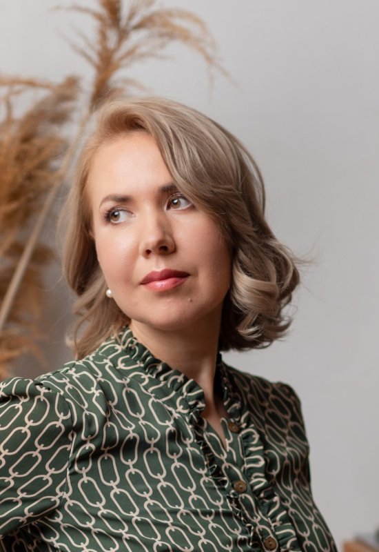 Olga • 43 • Russia
