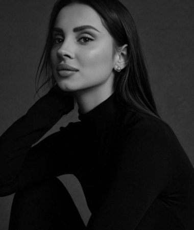 Alexandra, 26